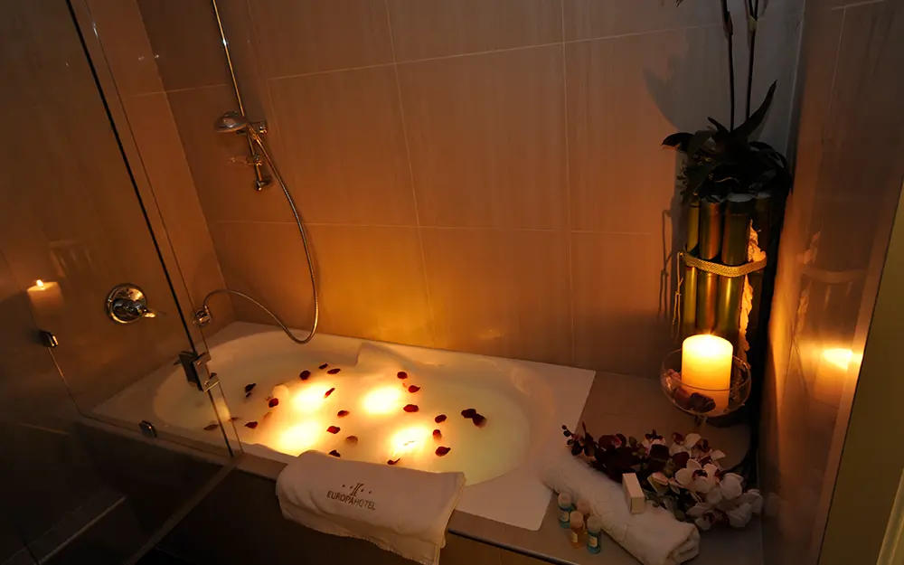 europa-hotel-bath-tab